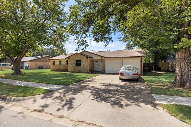 913 Redbud Street, Crowley, TX 76036
