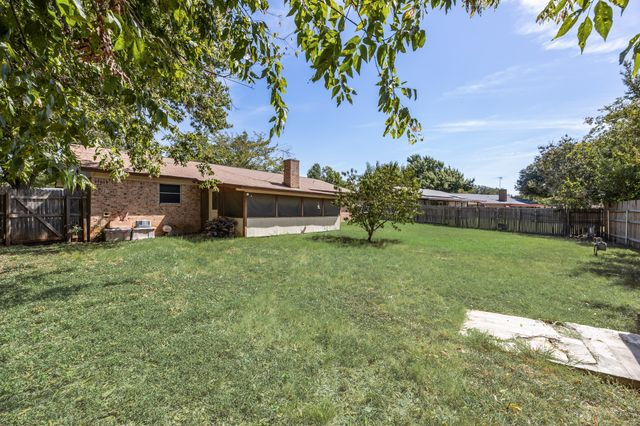 913 Redbud Street, Crowley, TX 76036