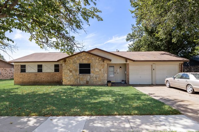 913 Redbud Street, Crowley, TX 76036