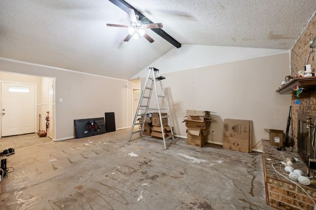 913 Redbud Street, Crowley, TX 76036