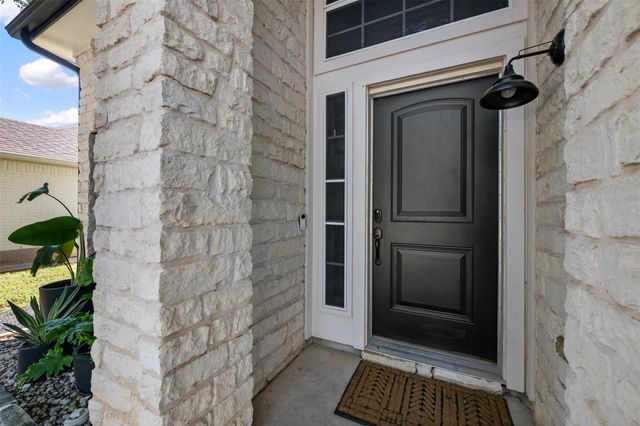 9313 Notches DR, Austin, TX 78748
