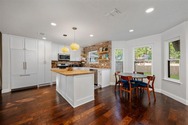 9313 Notches DR, Austin, TX 78748