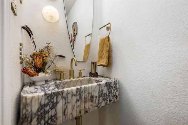 9313 Notches DR, Austin, TX 78748