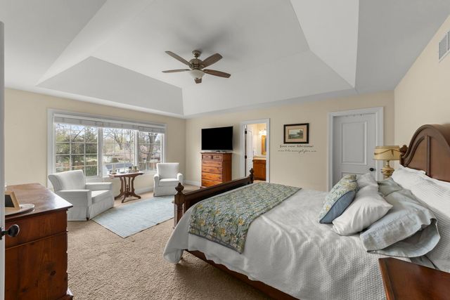 1N003 Richard Avenue, Wheaton, IL 60187