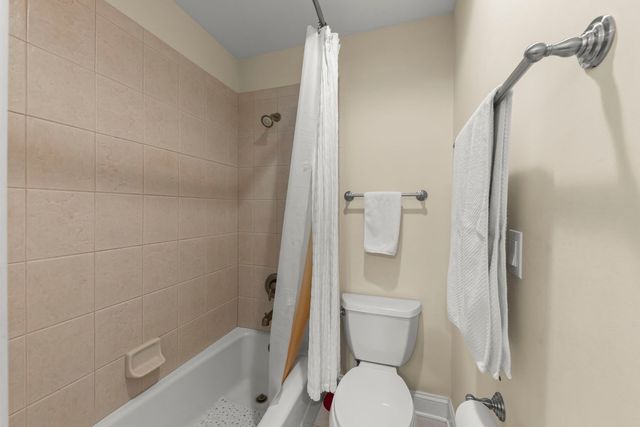 1N003 Richard Avenue, Wheaton, IL 60187