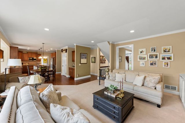 1N003 Richard Avenue, Wheaton, IL 60187