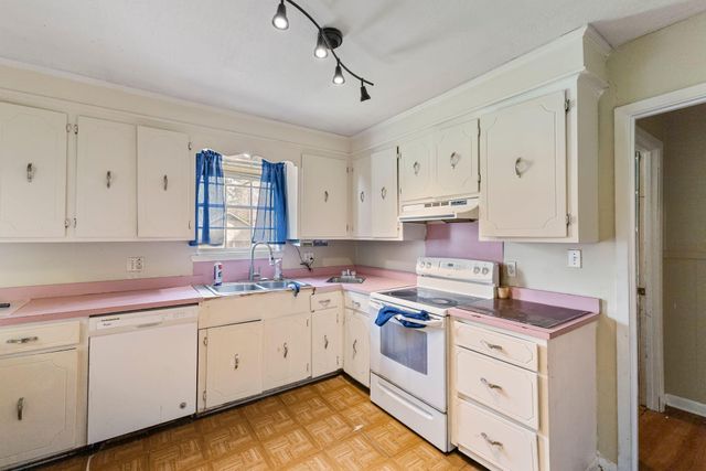 404 Cox Ave., Hattiesburg, MS 39402