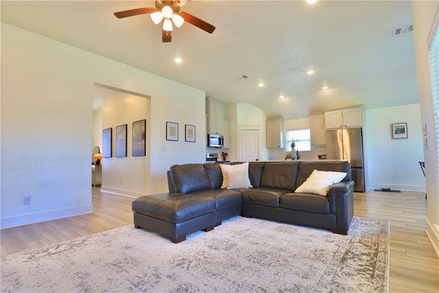 172 Pleasant Path, Somerville, TX 77879
