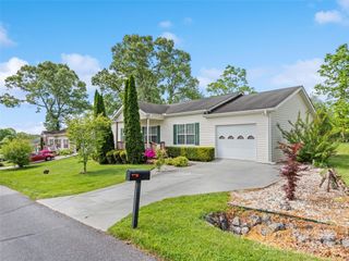 135 Middle Street, Hendersonville, NC 28792
