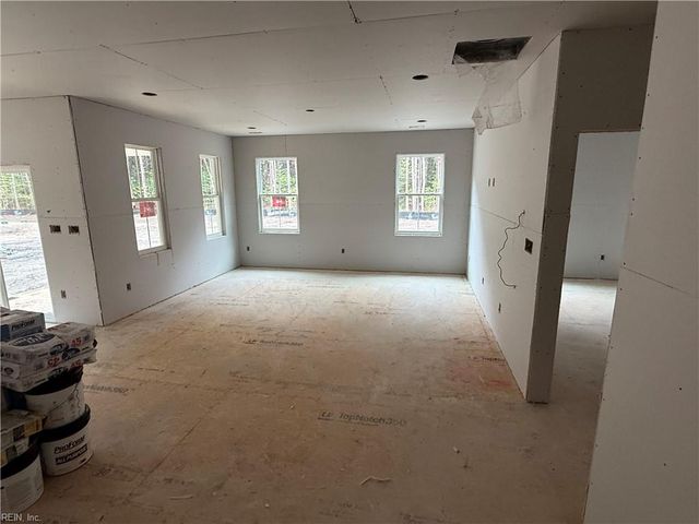 6912 Sunset Cove LN, Gloucester, VA 23061