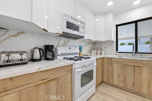 2901 E Via Escuela, Palm Springs, CA 92262