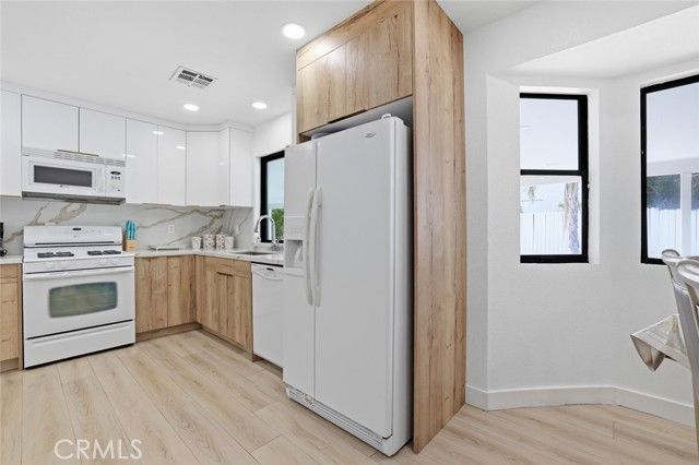 2901 E Via Escuela, Palm Springs, CA 92262