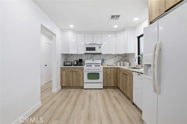 2901 E Via Escuela, Palm Springs, CA 92262