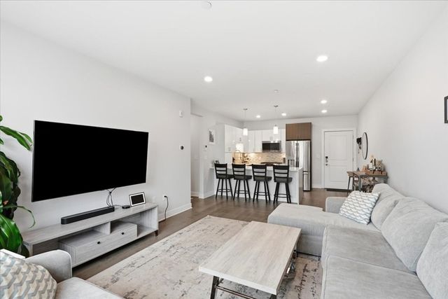 2 Cliveden St. 403E, Quincy, MA 02169
