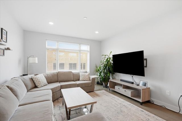 2 Cliveden St. 403E, Quincy, MA 02169