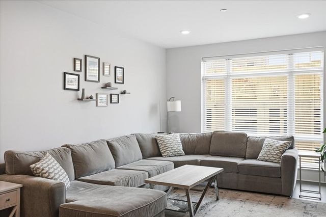2 Cliveden St. 403E, Quincy, MA 02169