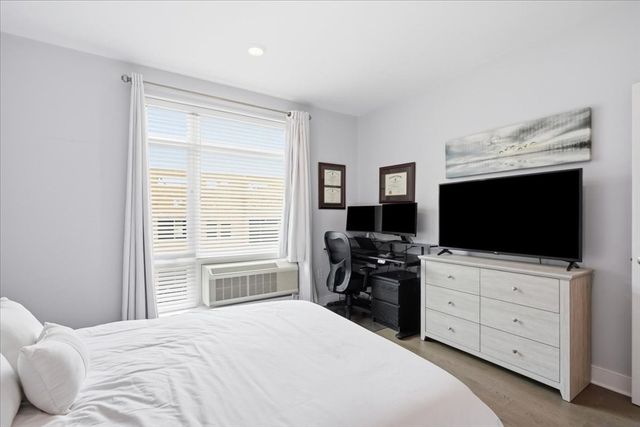 2 Cliveden St. 403E, Quincy, MA 02169