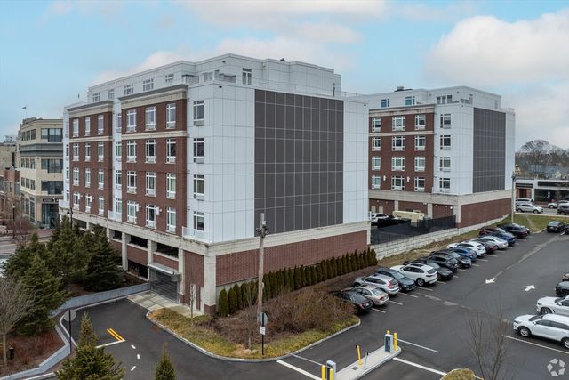2 Cliveden St. 403E, Quincy, MA 02169