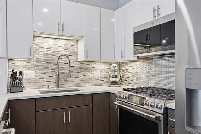 2 Cliveden St. 403E, Quincy, MA 02169