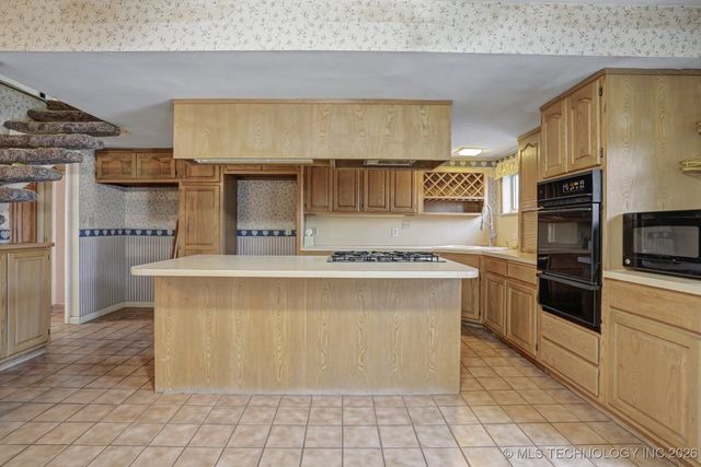 5606 S Trenton Avenue, Tulsa, OK 74105