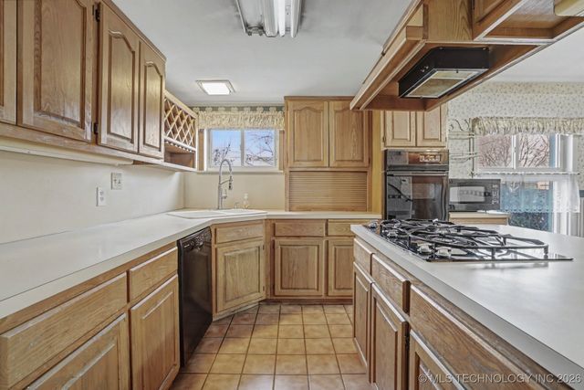 5606 S Trenton Avenue, Tulsa, OK 74105