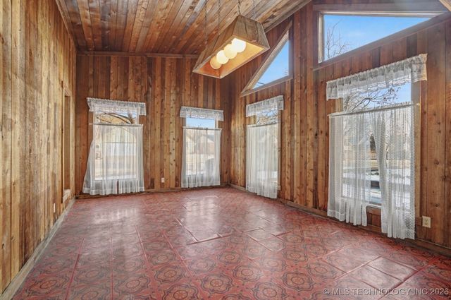 5606 S Trenton Avenue, Tulsa, OK 74105