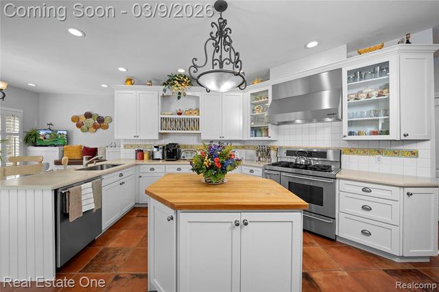 1937 Carsons Cove, Commerce Twp, MI 48390