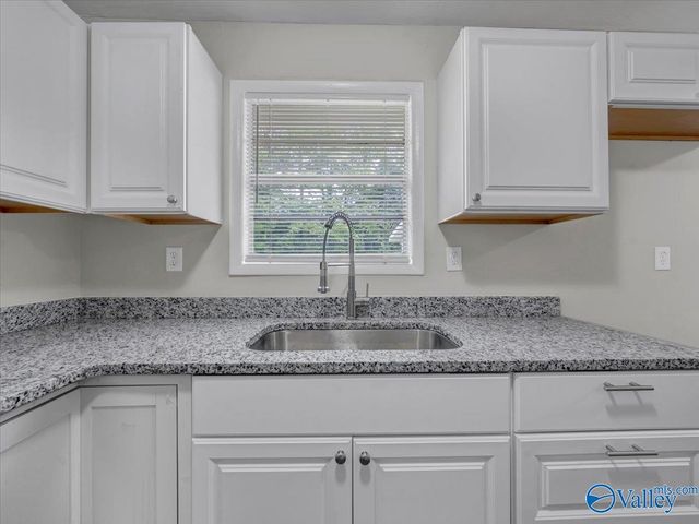 5021 Paden Drive NW, Huntsville, AL 35810
