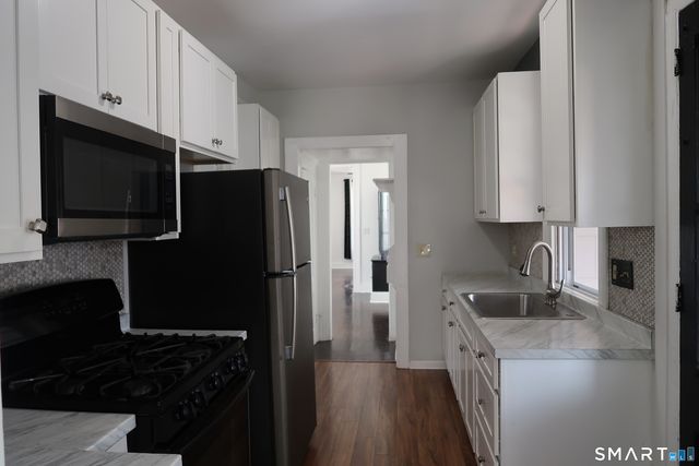 8 Rockwell Avenue, Naugatuck, CT 06770
