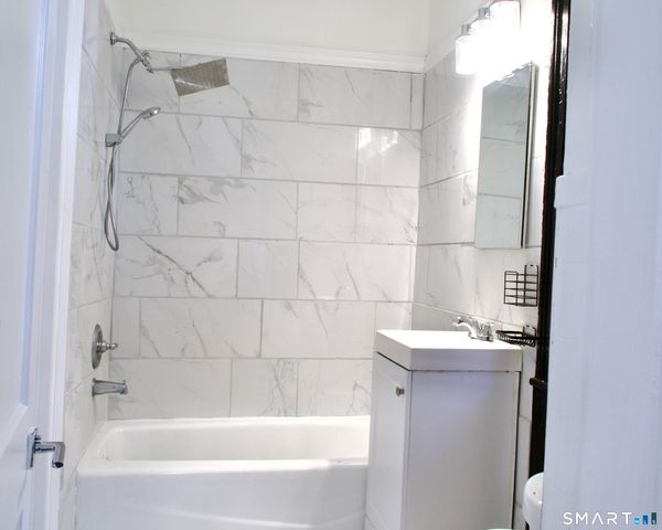 8 Rockwell Avenue, Naugatuck, CT 06770