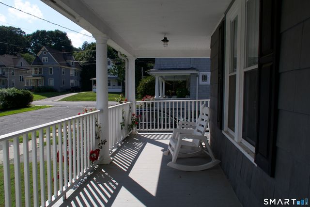8 Rockwell Avenue, Naugatuck, CT 06770