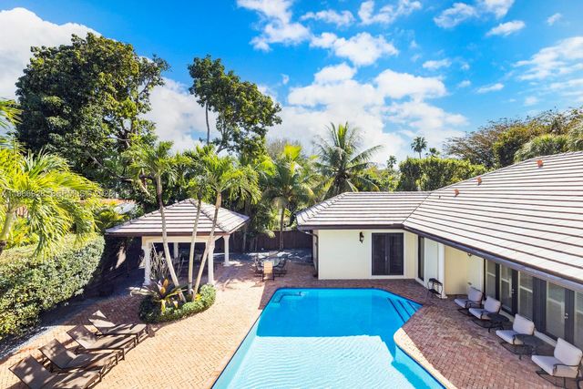10601 SW 72nd Court, Pinecrest, FL 33156