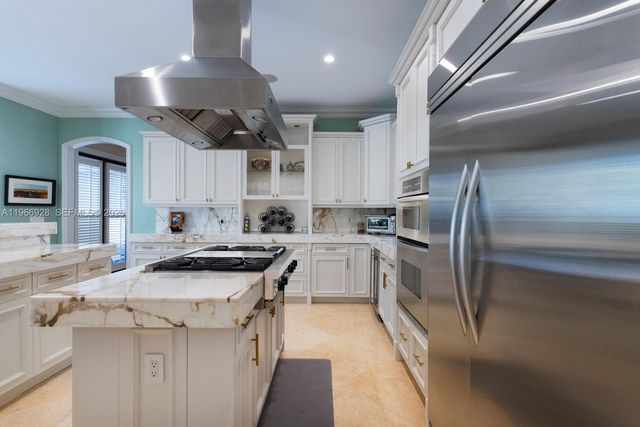 10601 SW 72nd Court, Pinecrest, FL 33156