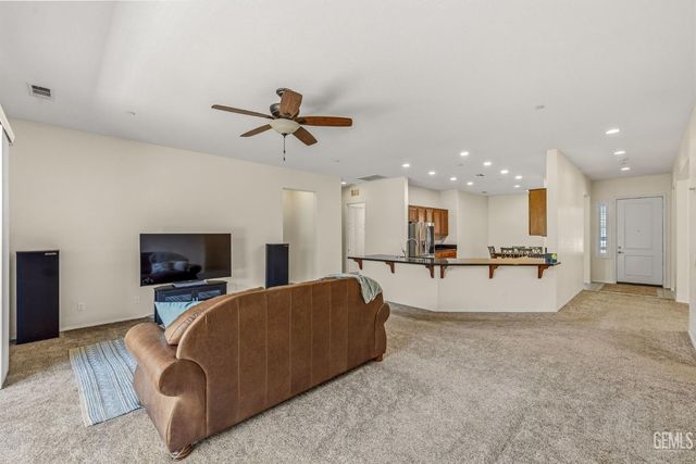 6409 Dover Place, Bakersfield, CA 93306