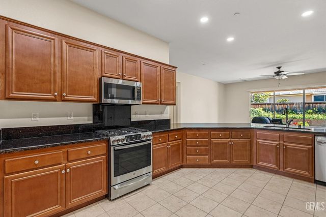 6409 Dover Place, Bakersfield, CA 93306