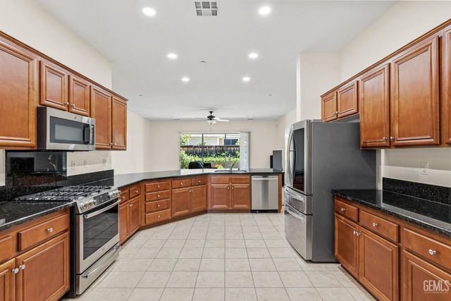 6409 Dover Place, Bakersfield, CA 93306