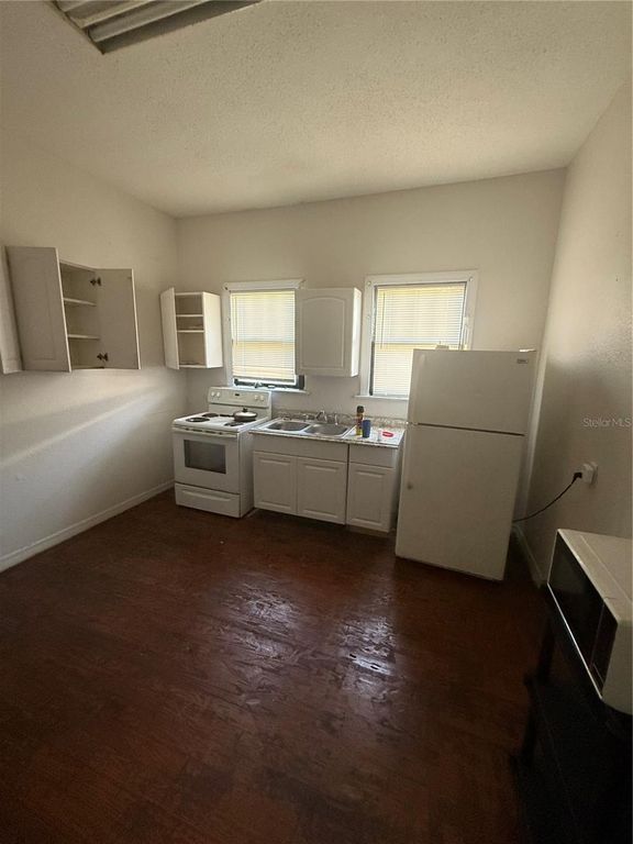 Image 15 of property listing at 2922 N 12TH STREET, Tampa, FL 33605