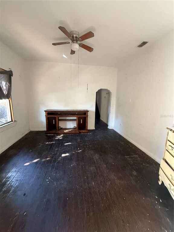 Image 5 of property listing at 2922 N 12TH STREET, Tampa, FL 33605