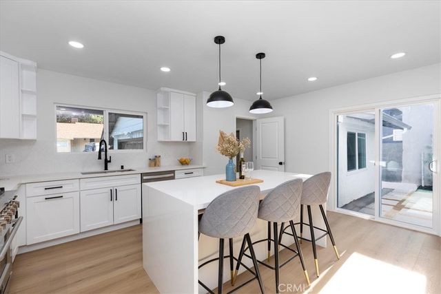 4793 Excelente Drive, Woodland Hills, CA 91364