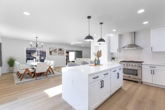 4793 Excelente Drive, Woodland Hills, CA 91364