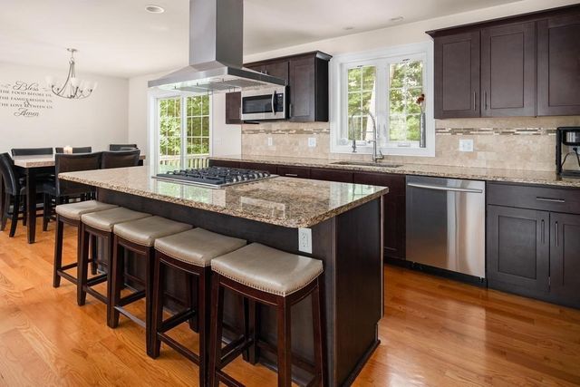 17 Clover Ct., Cumberland, RI 02864