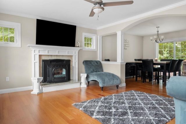 17 Clover Ct., Cumberland, RI 02864