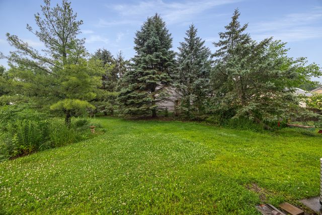 90 Sandhurst Road, Mundelein, IL 60060