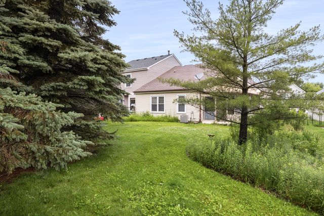 90 Sandhurst Road, Mundelein, IL 60060