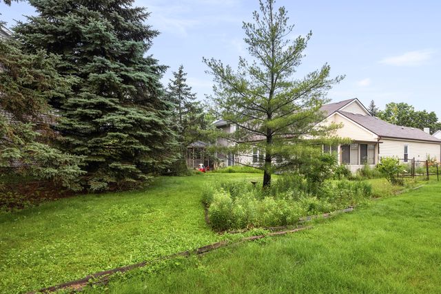 90 Sandhurst Road, Mundelein, IL 60060