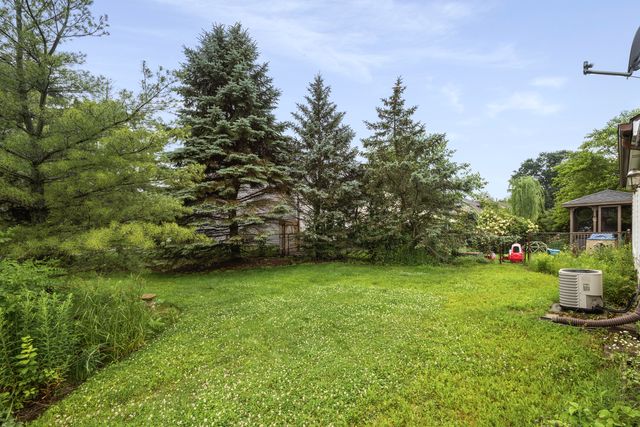 90 Sandhurst Road, Mundelein, IL 60060