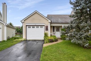 90 Sandhurst Road, Mundelein, IL 60060
