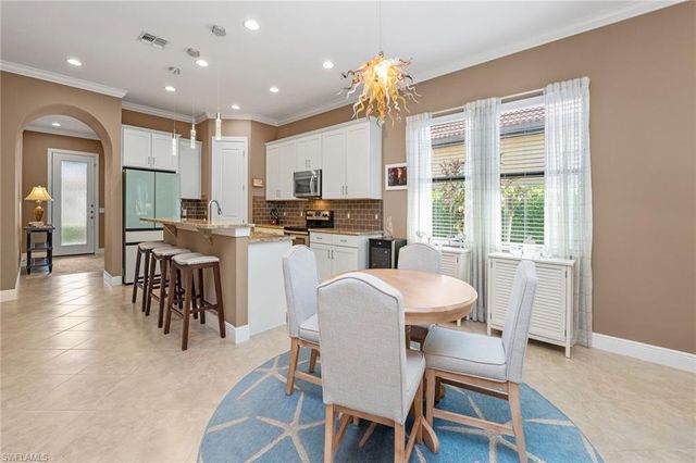 1286 Manado DR, Naples, FL 34113