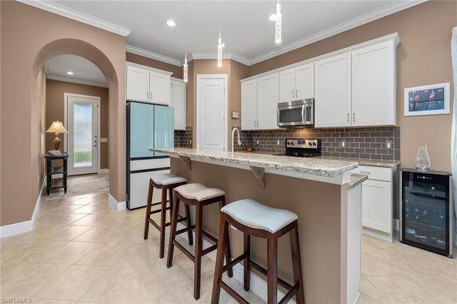 1286 Manado DR, Naples, FL 34113