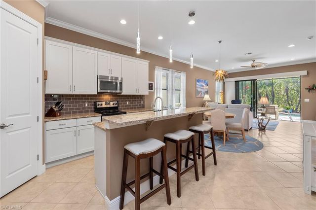 1286 Manado DR, Naples, FL 34113